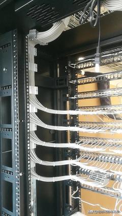 弱電工程機柜施工理線 哪個方案最佳？